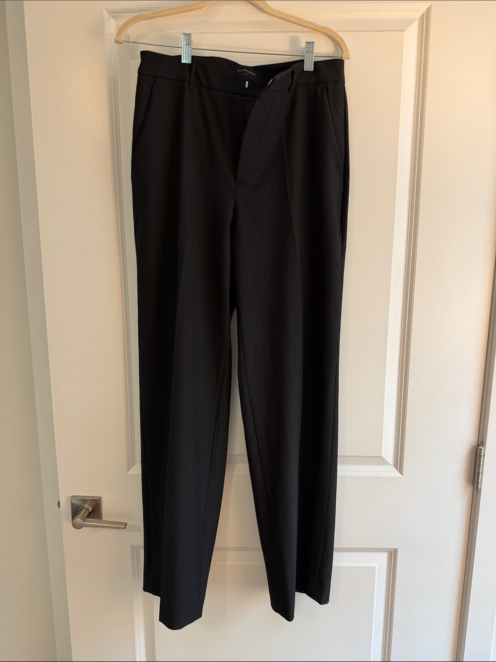 Women’s Banana Republic Factory Black Dress Pants - size 6 Sculpted Stretch